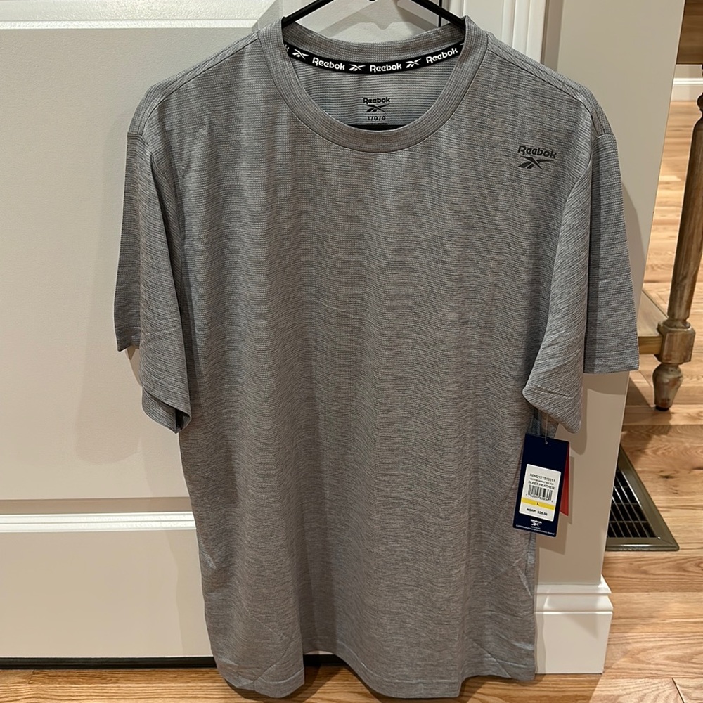 Reebok Vector Sprint Short Sleeve top. Sleet Heather. NEW. Size Large